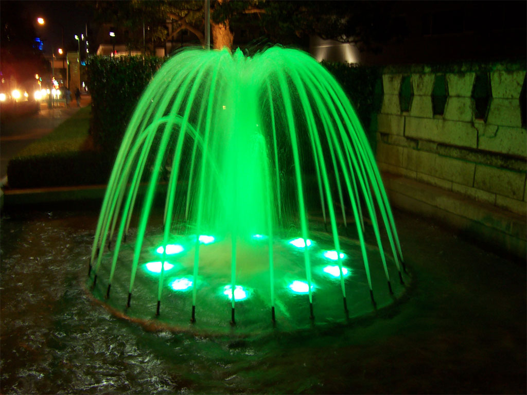 http://www.lenaleray.us/wp-content/uploads/2009/11/green-fountain.jpg