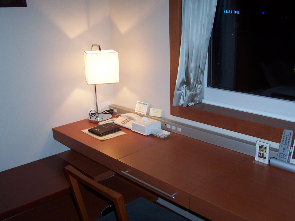 Hotel-Desk-1