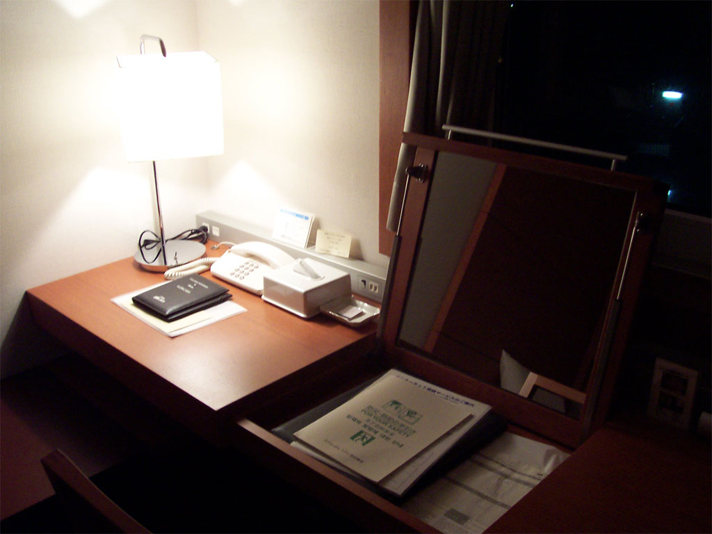 Hotel-Desk-2