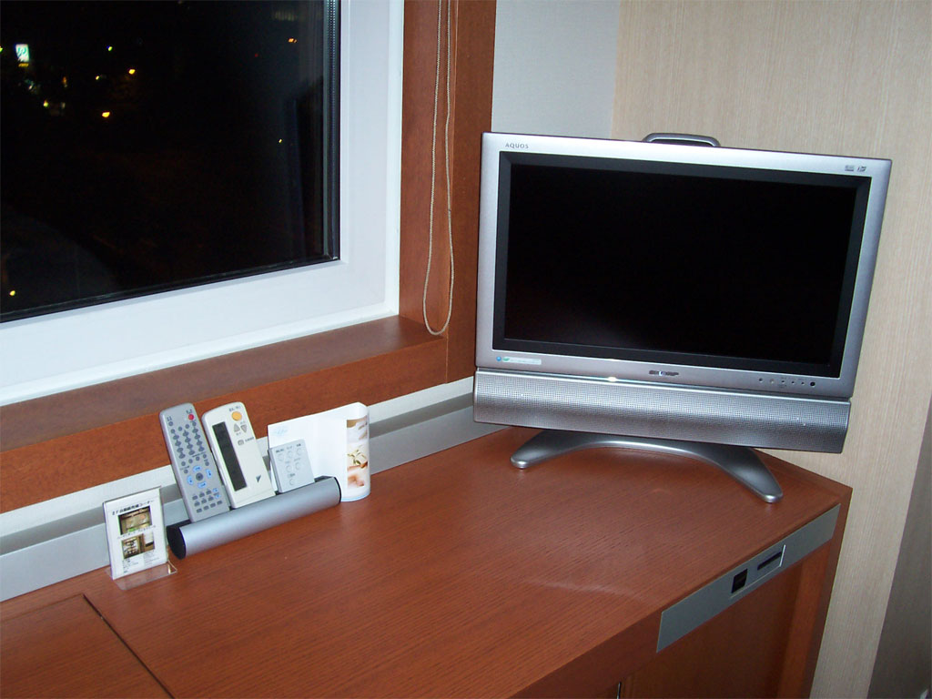 Hotel-Desk-3